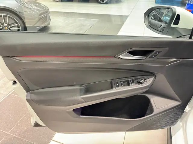 Volkswagen Golf view 8