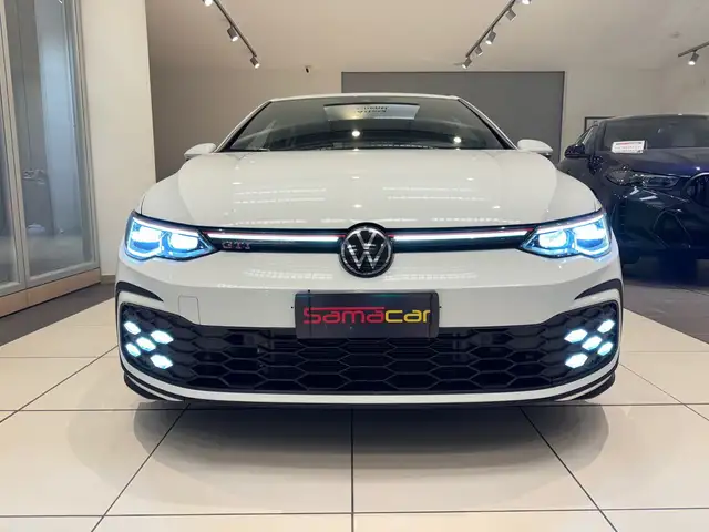 Volkswagen Golf view 3