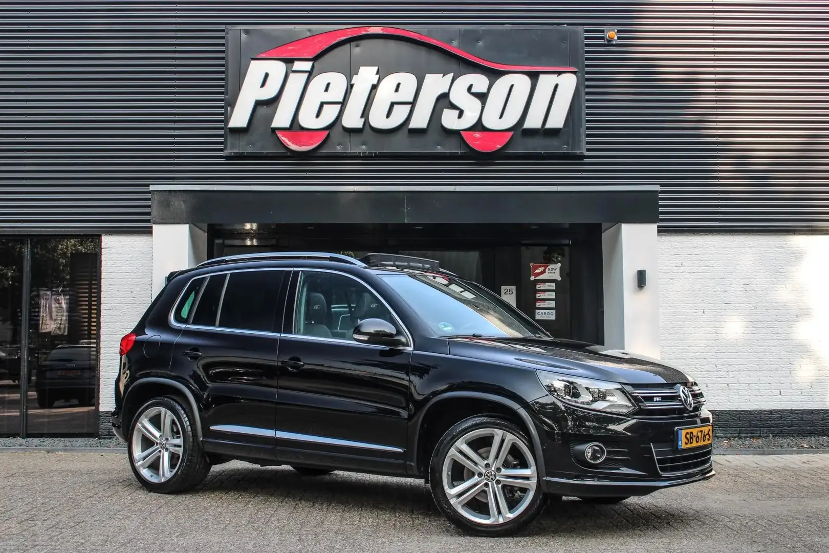 Volkswagen Tiguan 1.4 TSI R-Line ORIGINEEL R-Line LEES TEKST Negro - 1