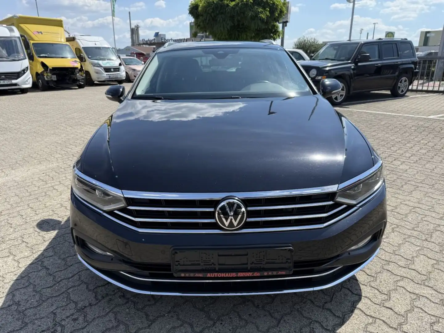 Volkswagen Passat Variant 2.0 TDI SCR DSG Elegance Schwarz - 2