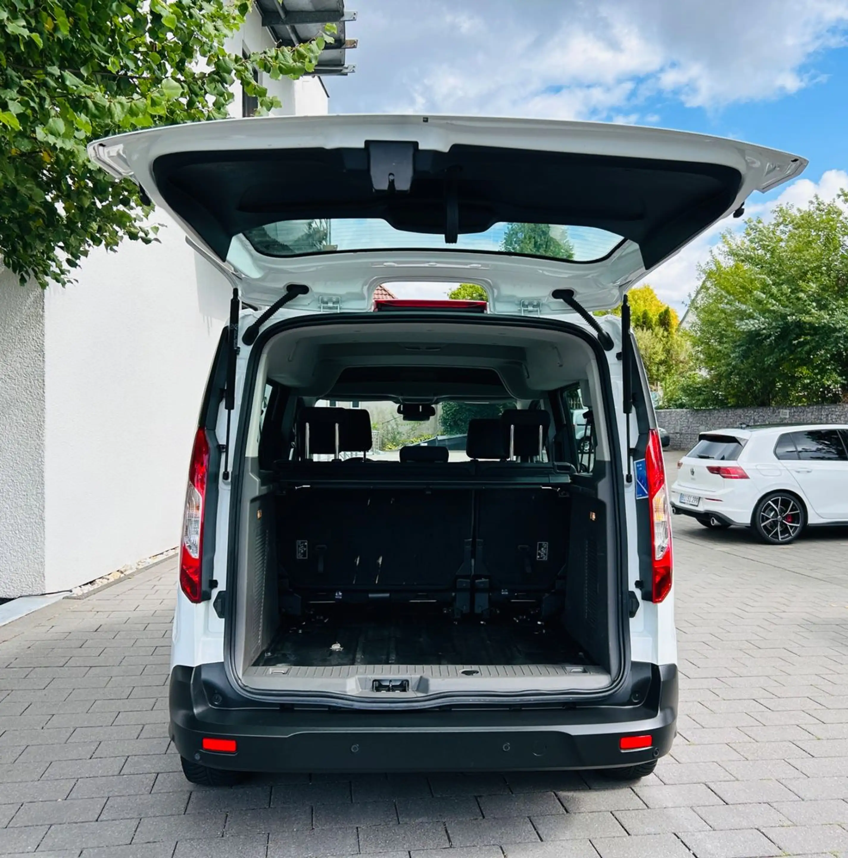 Ford Transit Connect Kombi *5-Sitzer, RFK, Navi* — photo 10