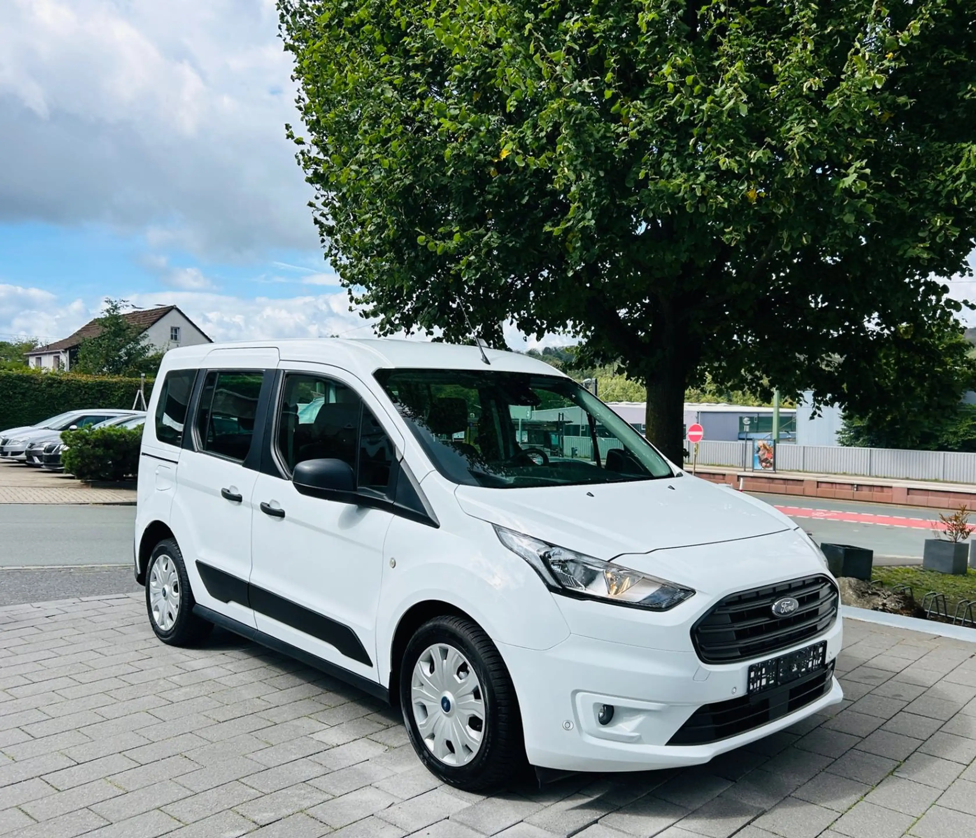 Ford Transit Connect Kombi *5-Sitzer, RFK, Navi* — photo 5