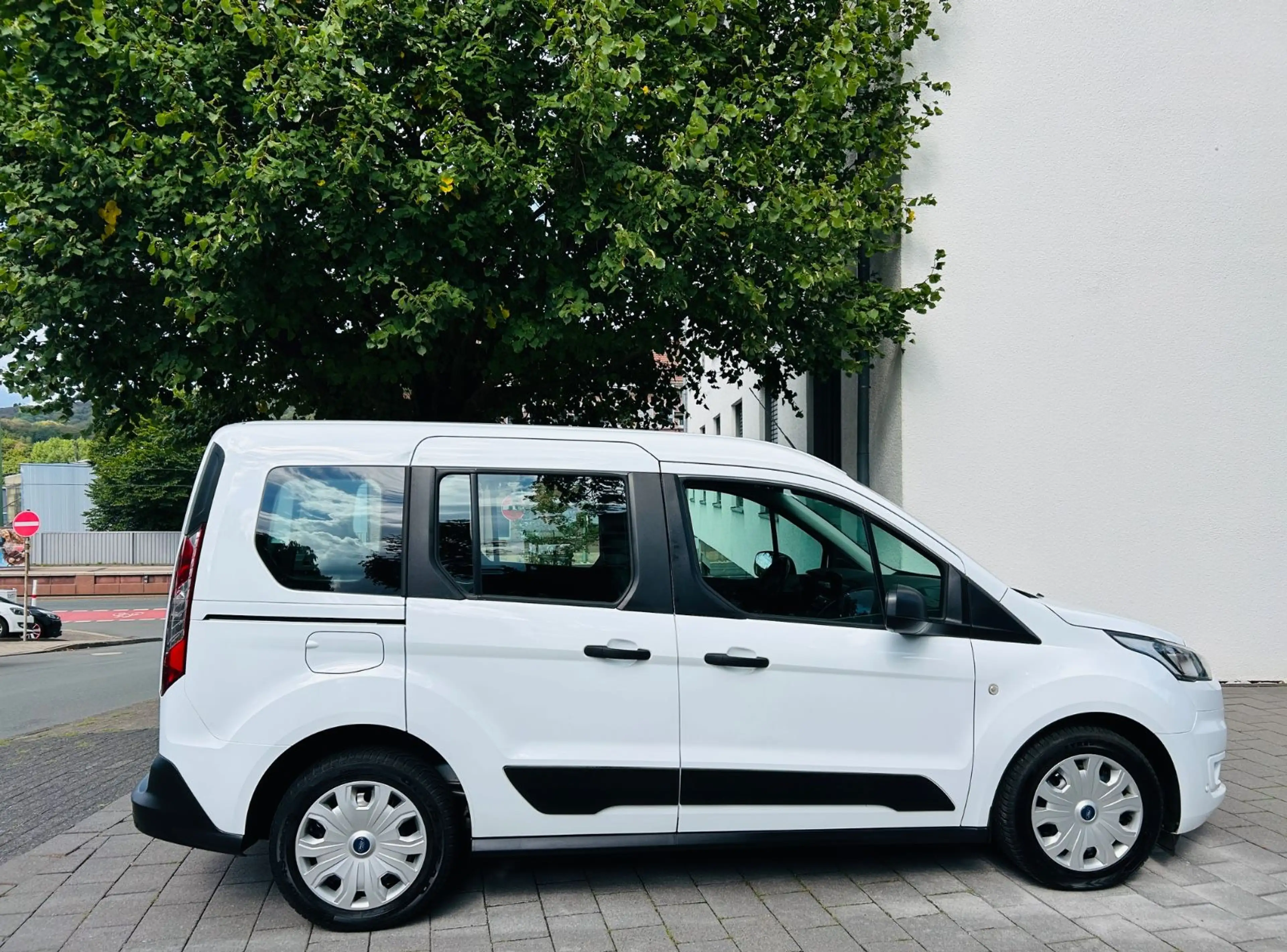 Ford Transit Connect Kombi *5-Sitzer, RFK, Navi* — photo 6