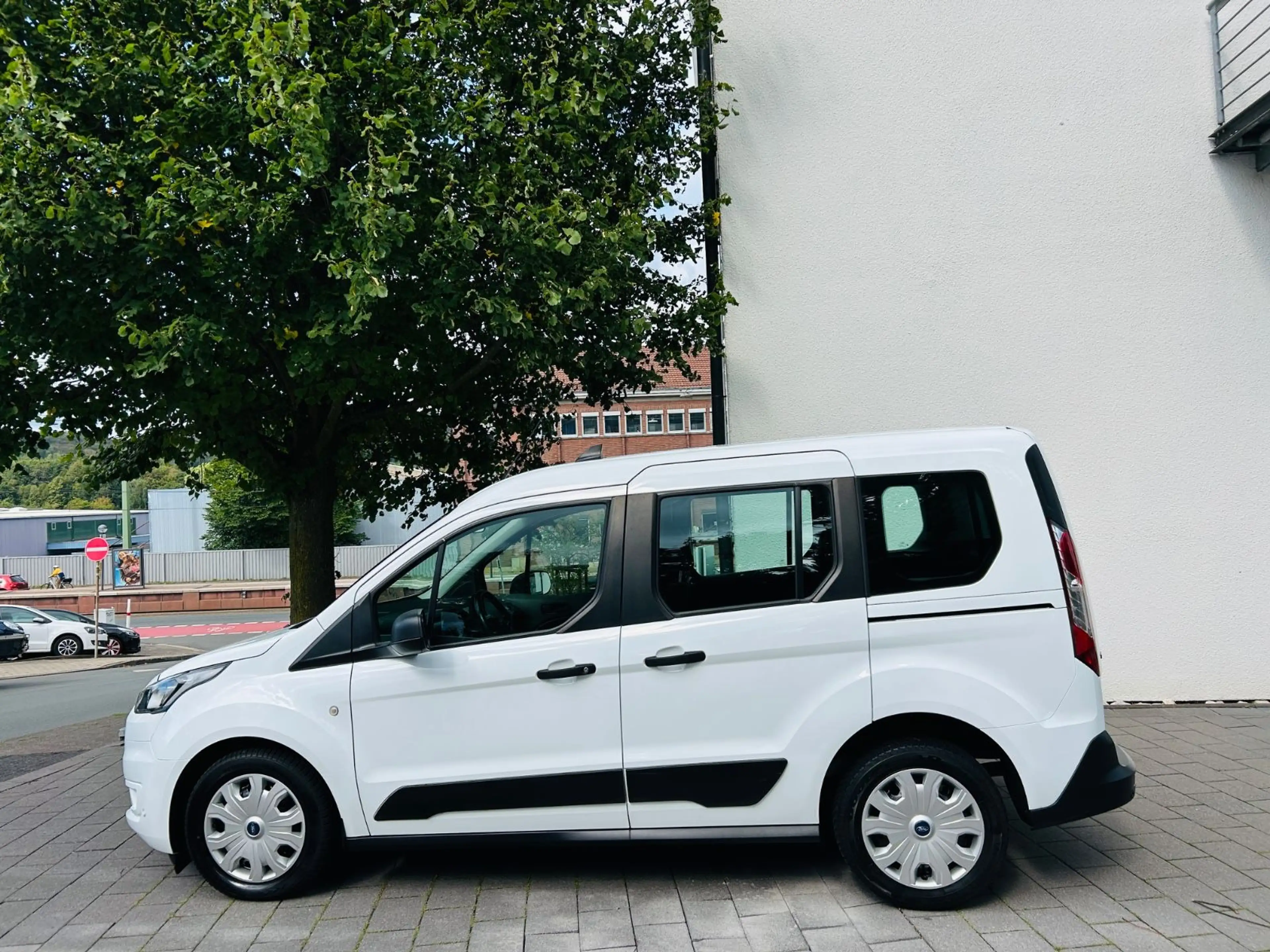 Ford Transit Connect Kombi *5-Sitzer, RFK, Navi* — photo 13