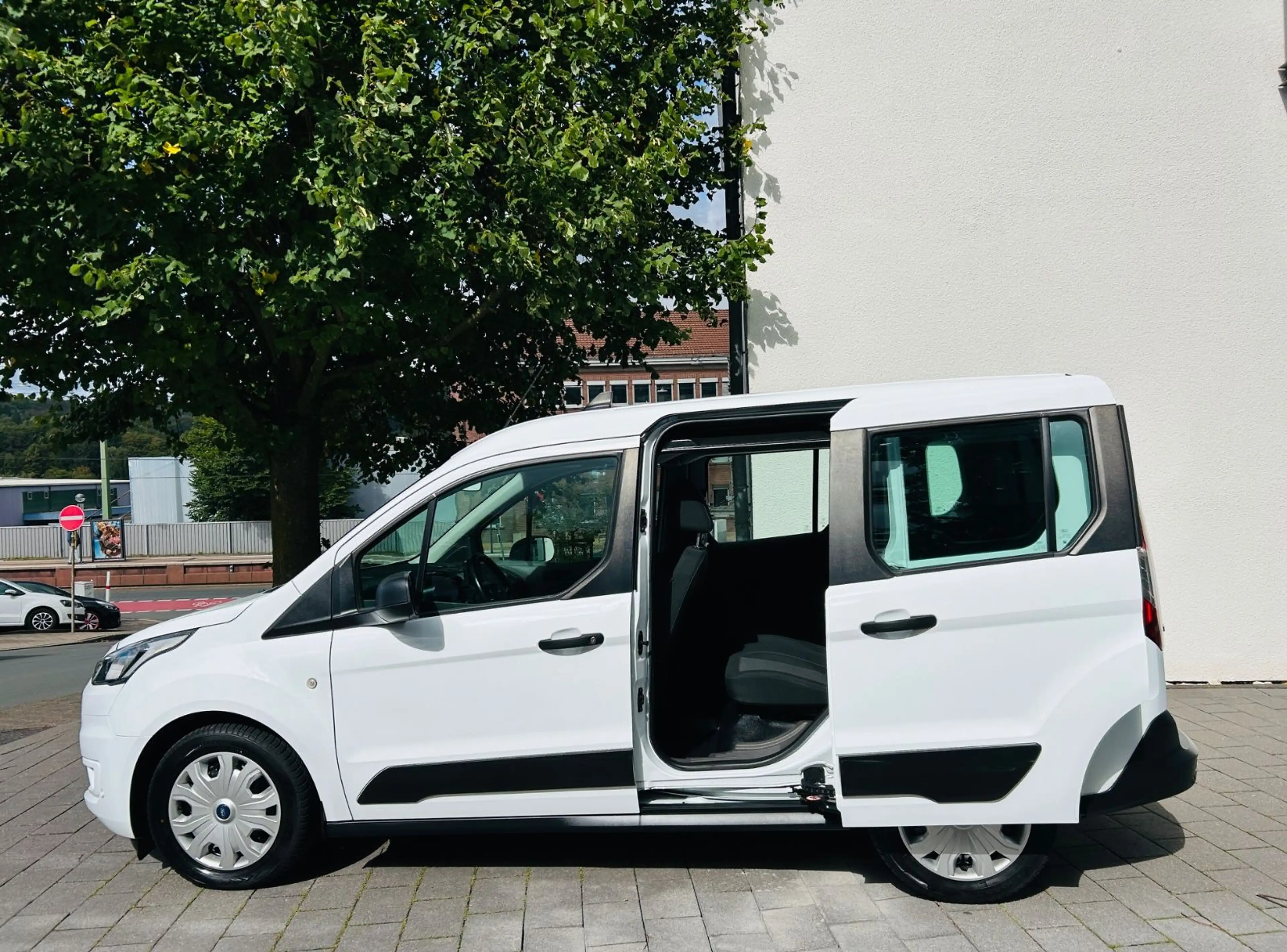 Ford Transit Connect Kombi *5-Sitzer, RFK, Navi* — photo 14