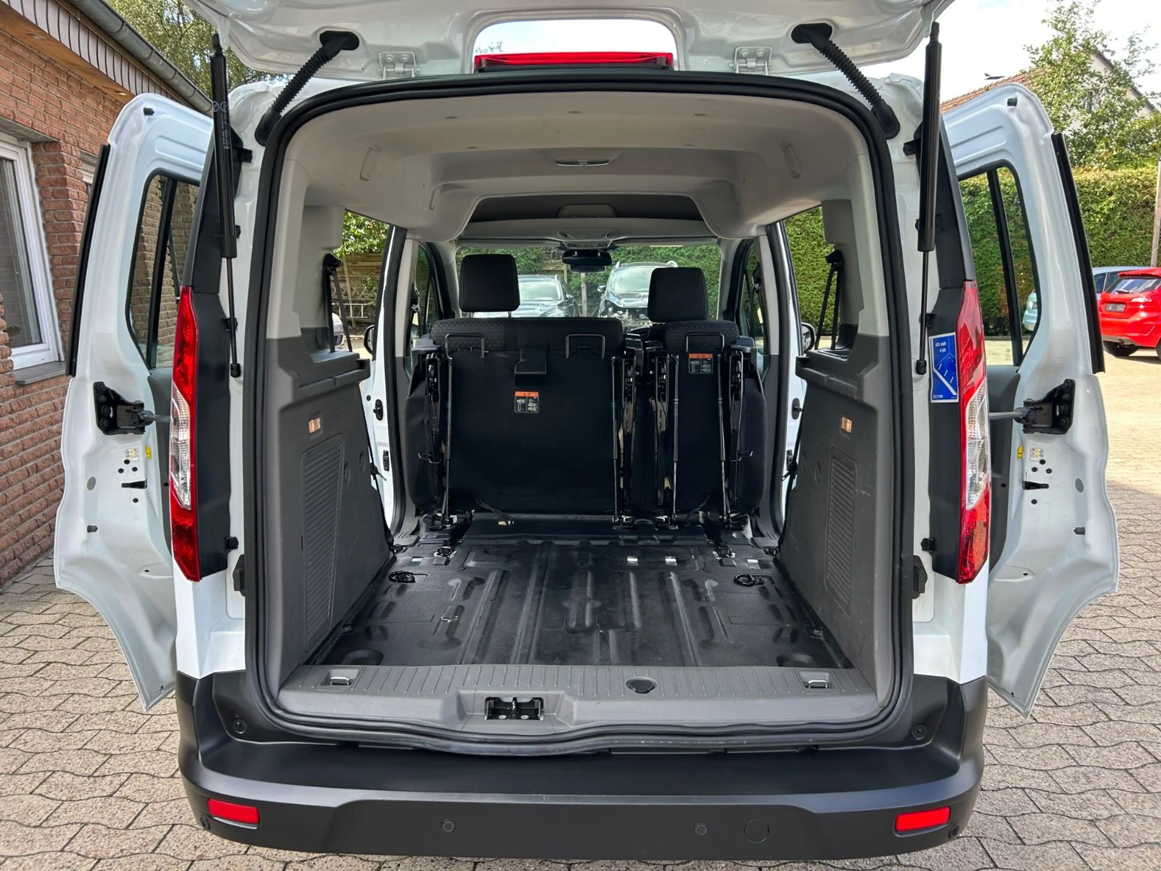 Ford Transit Connect Kombi *5-Sitzer, RFK, Navi* — photo 11