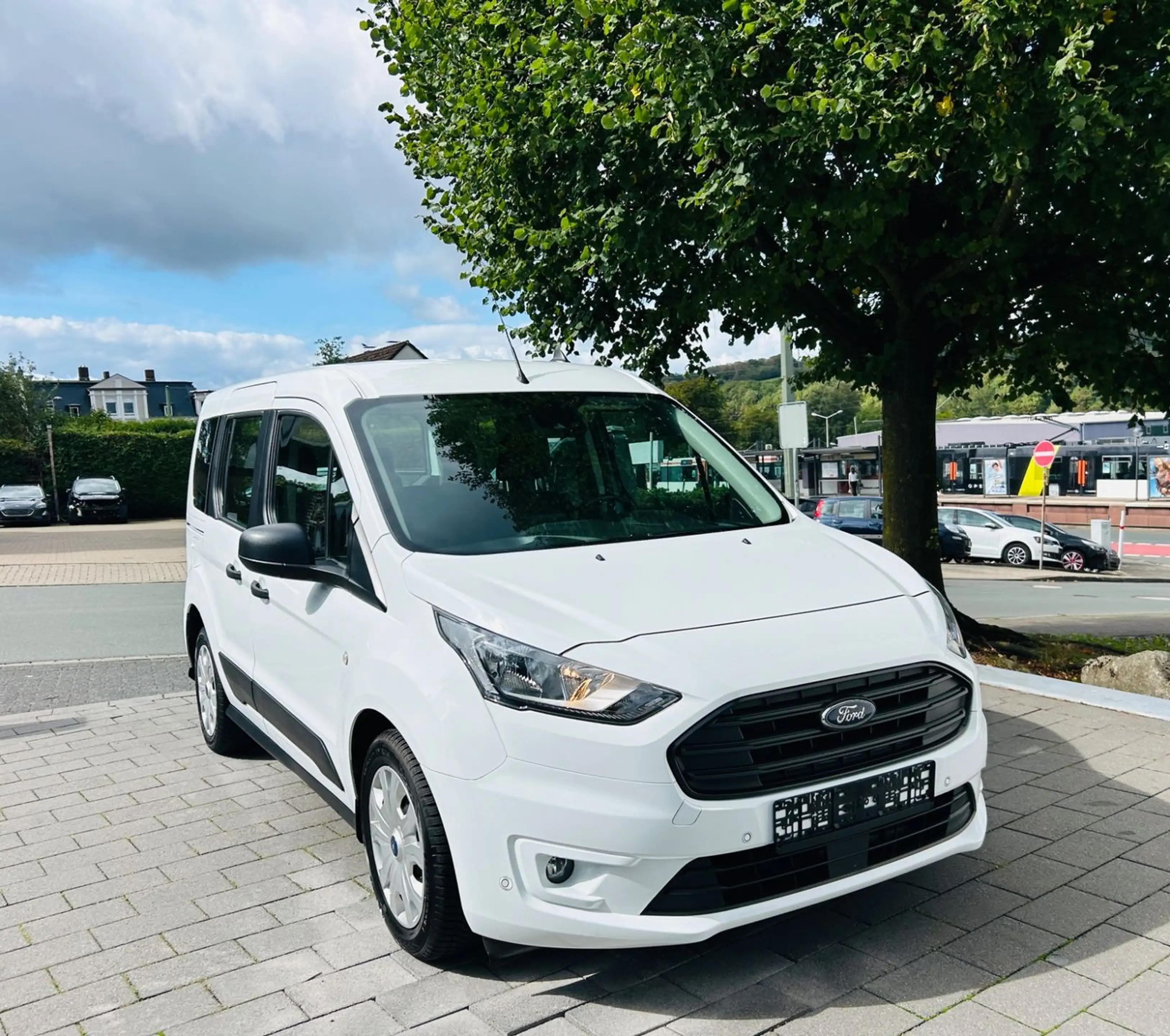 Ford Transit Connect Kombi *5-Sitzer, RFK, Navi* — photo 4