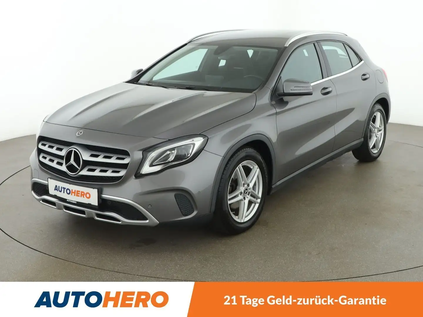 Mercedes-Benz GLA 200 GLA 200 d Urban Aut. *LED*NAVI*PDC*AHK*KLIMA* Grijs - 1