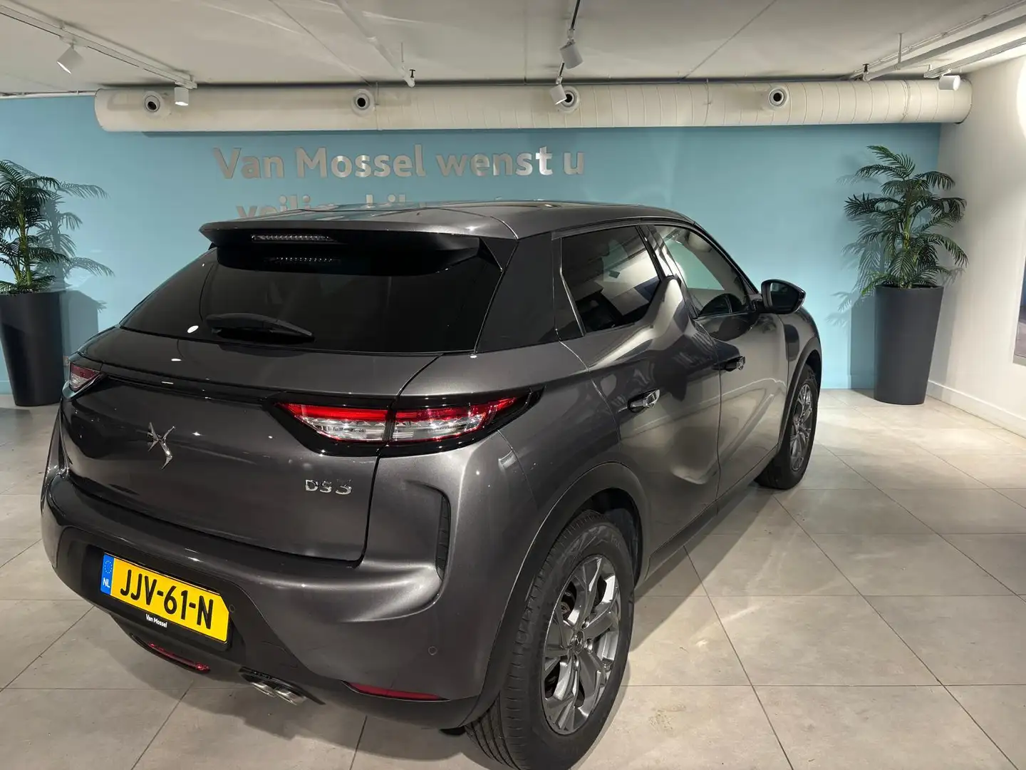 DS Automobiles DS 3 Crossback 1.2 PureTech Bastille | Navigatie | Camera | Clima Grijs - 2