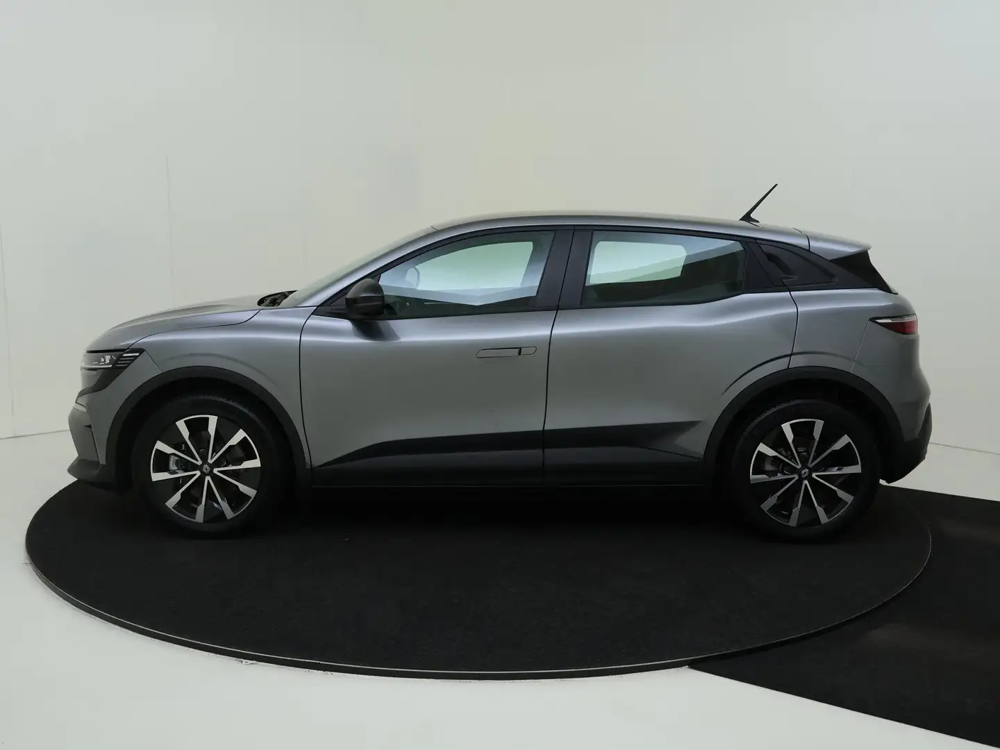 Renault Megane E-Tech EV60 optimum charge 130 1AT Evolution ER | 18" sta Сірий - 2