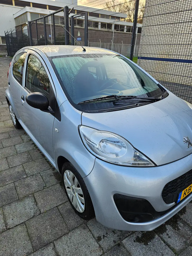 Peugeot 107 1.0 Access Accent Gris - 2