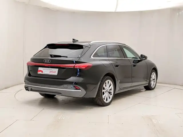 Audi A5 view 4