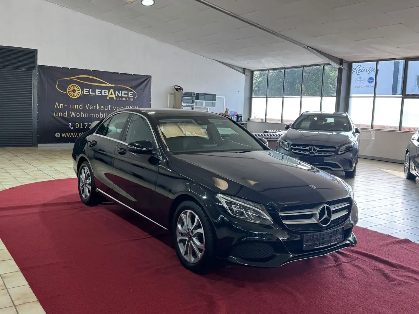 Mercedes-Benz C 250 CGI crna - 2