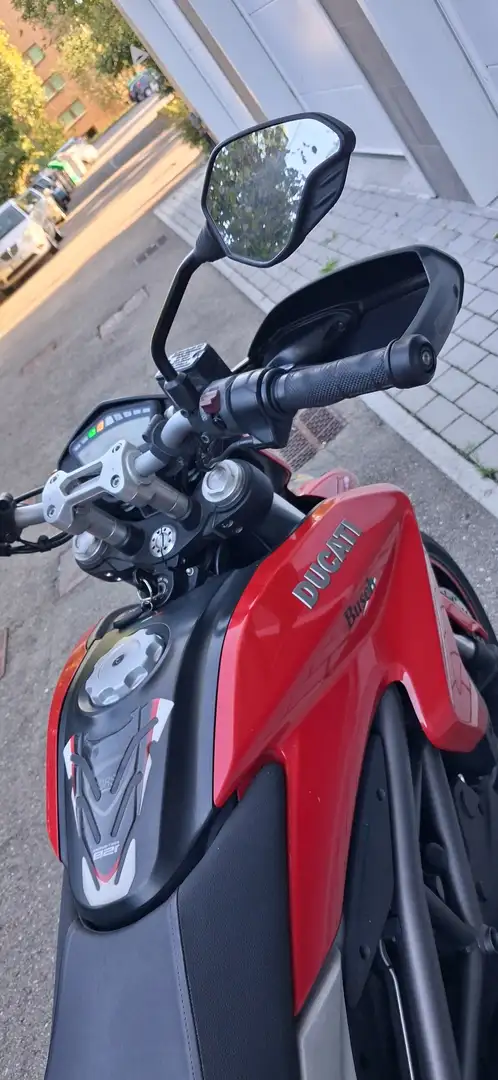 Ducati Hyperstrada Rood - 1