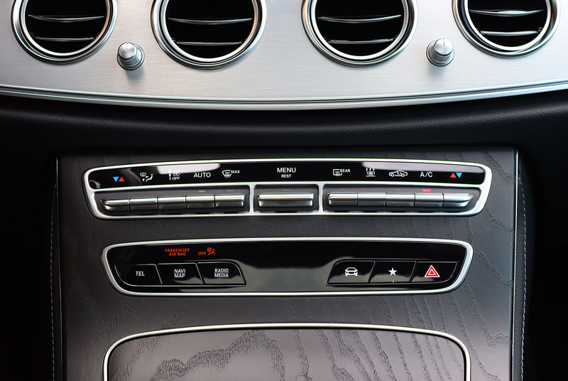 Mercedes-Benz E 300 de T 4M AMG DISTRO+PANO+KAM360+HEADUP+AHK — photo 12