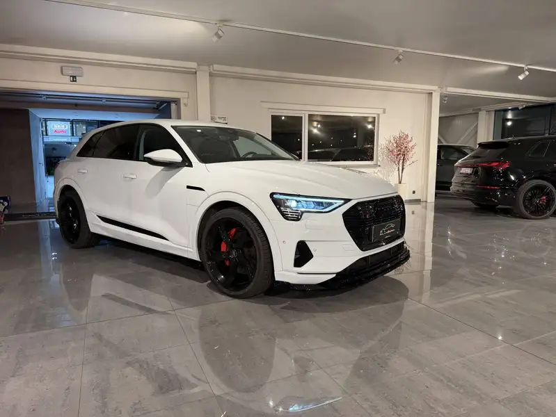 AUDI Q8 E-tron