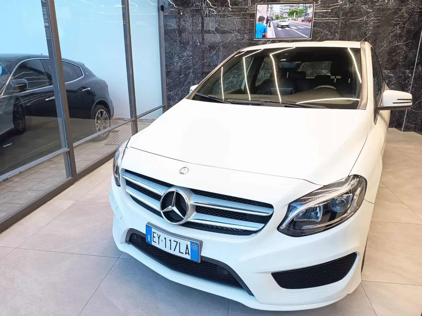 Mercedes-Benz B 180 d Premium Bianco - 2