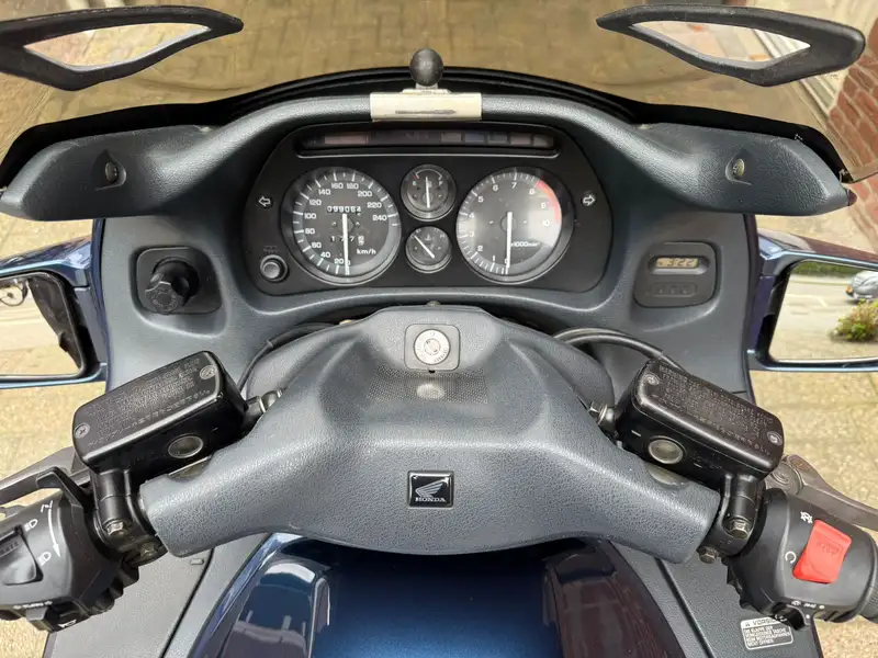 Honda ST 1100 - foto 5