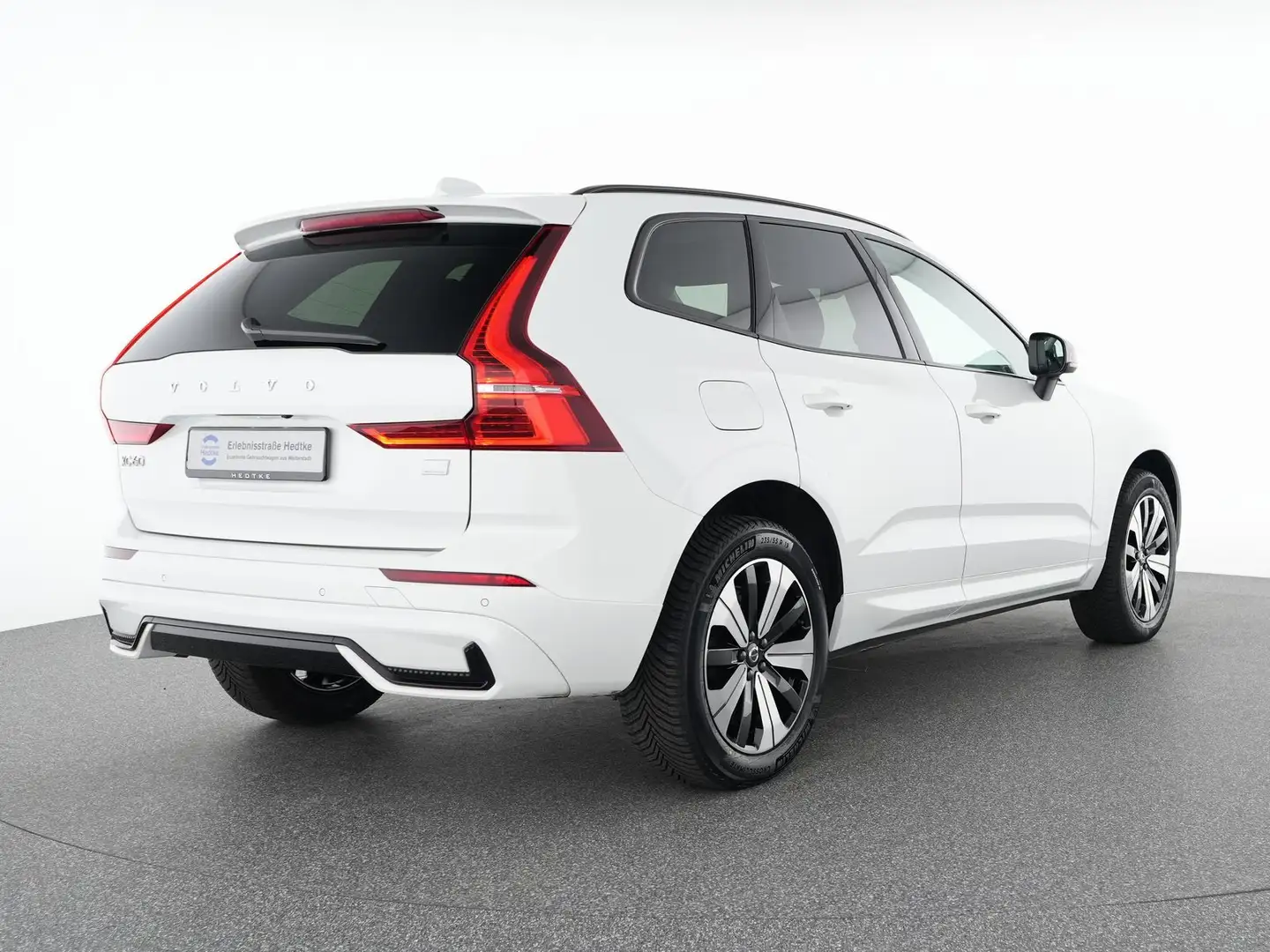 Volvo XC60 T8 Recharge AWD Plus Dark 19"+ACC+STANDHZG Weiß - 2