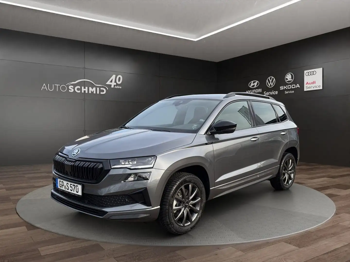 Skoda Karoq Sportline 1.5 TSI ACC AHK RFK LED Metallic Grau - 1