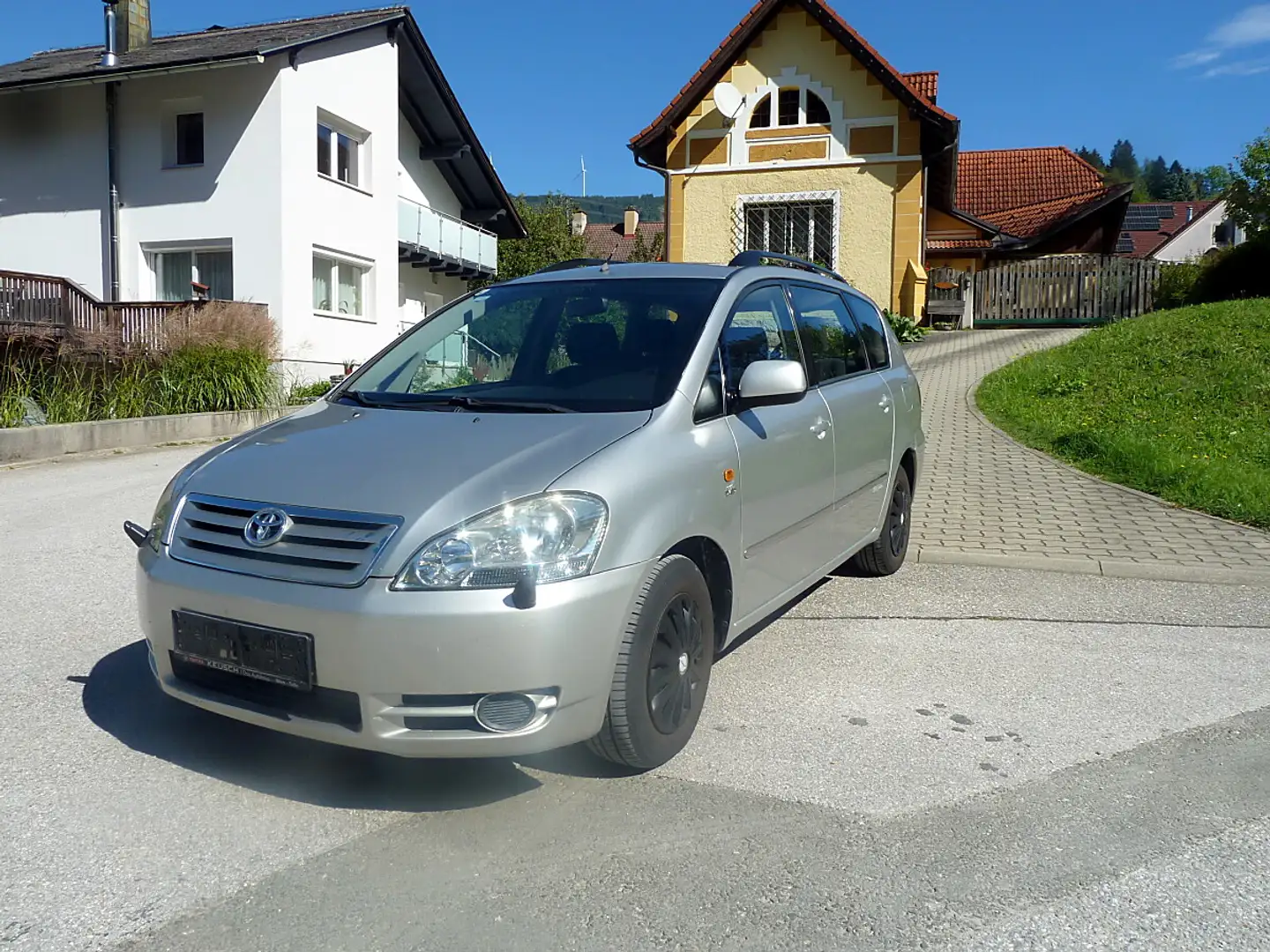 Toyota Verso Silber - 1