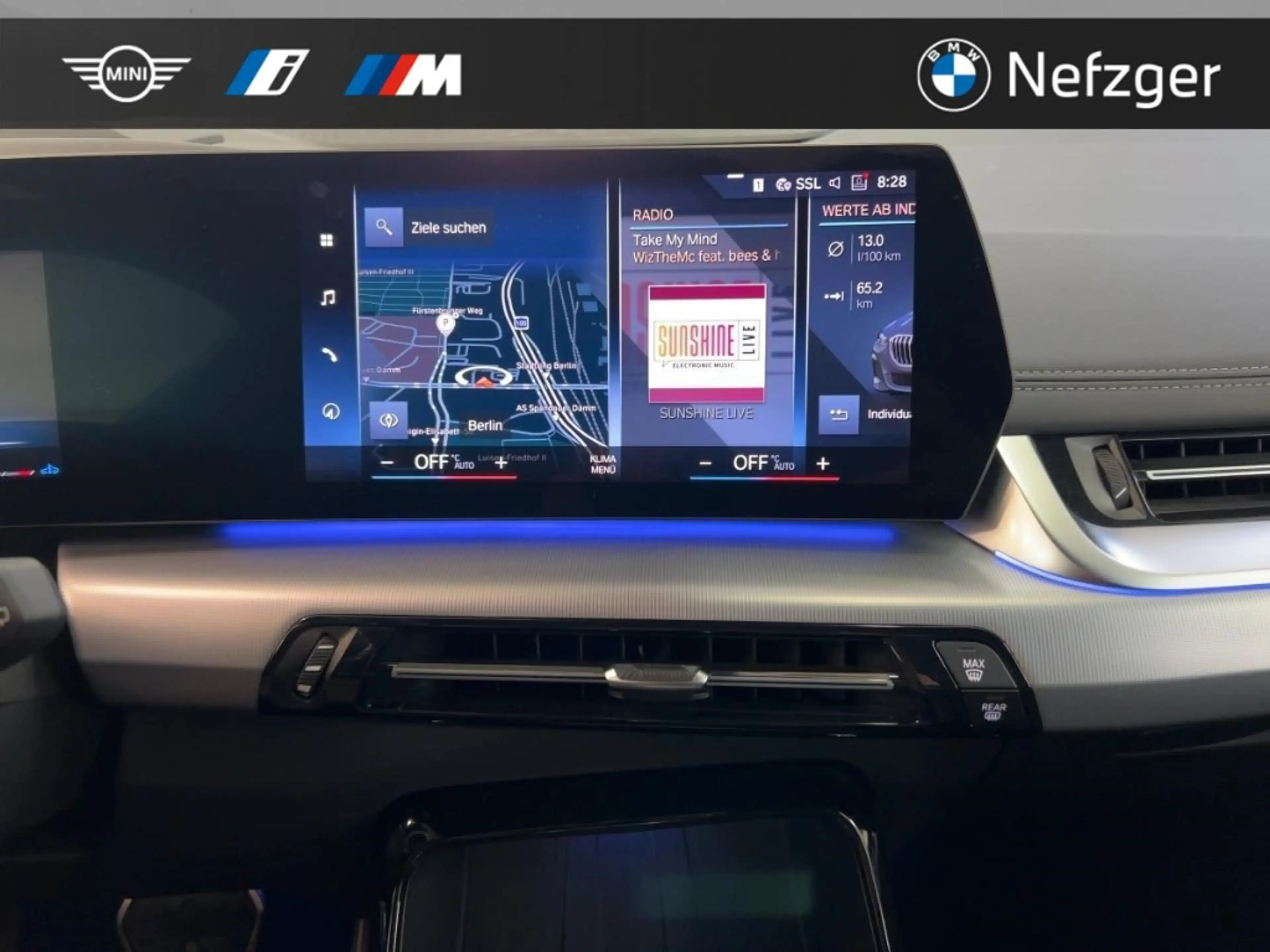 BMW 223 Active Tourer i M Sport Harm & Kar HUD PANO — photo 11