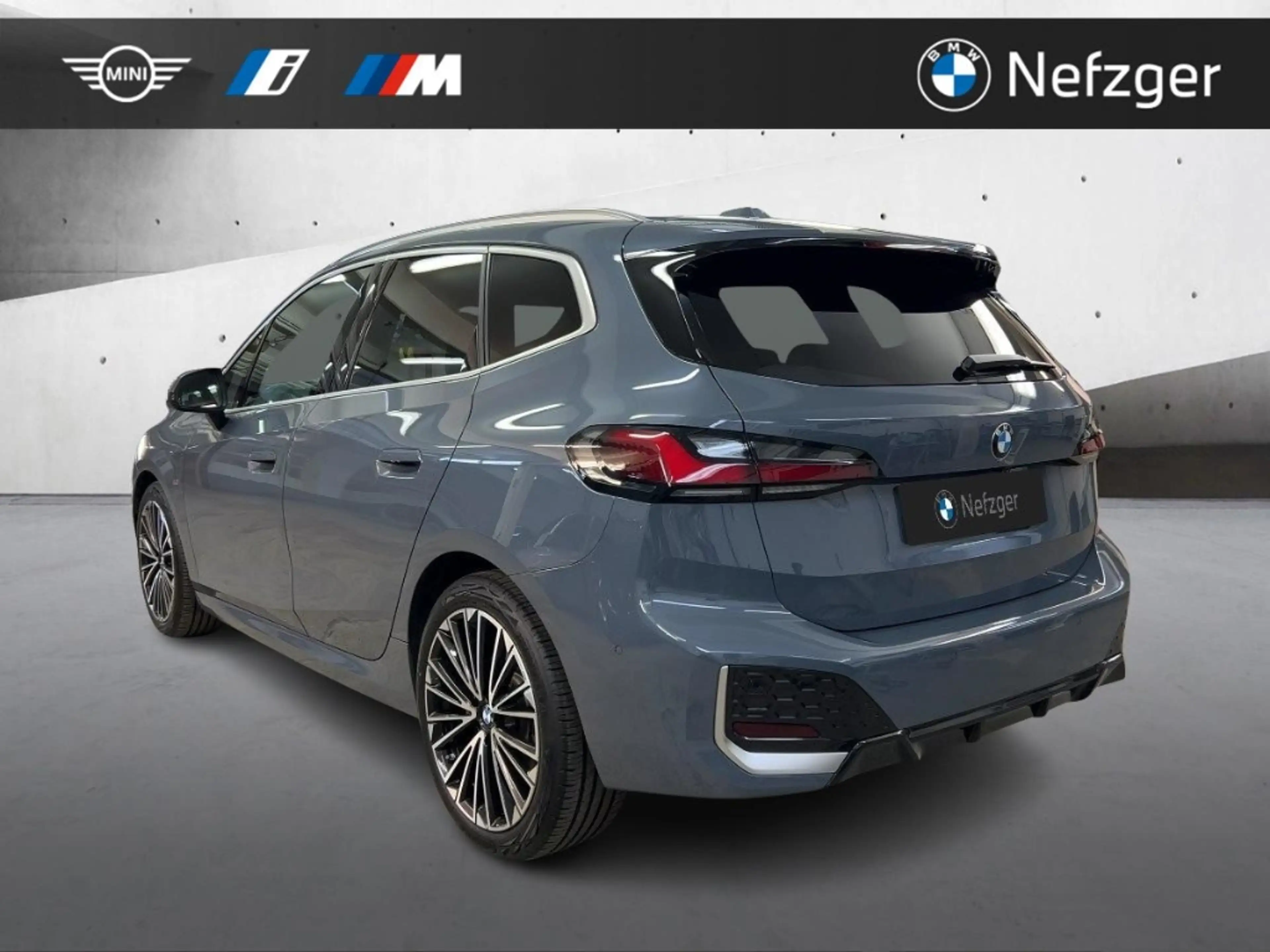 BMW 223 Active Tourer i M Sport Harm & Kar HUD PANO — photo 3