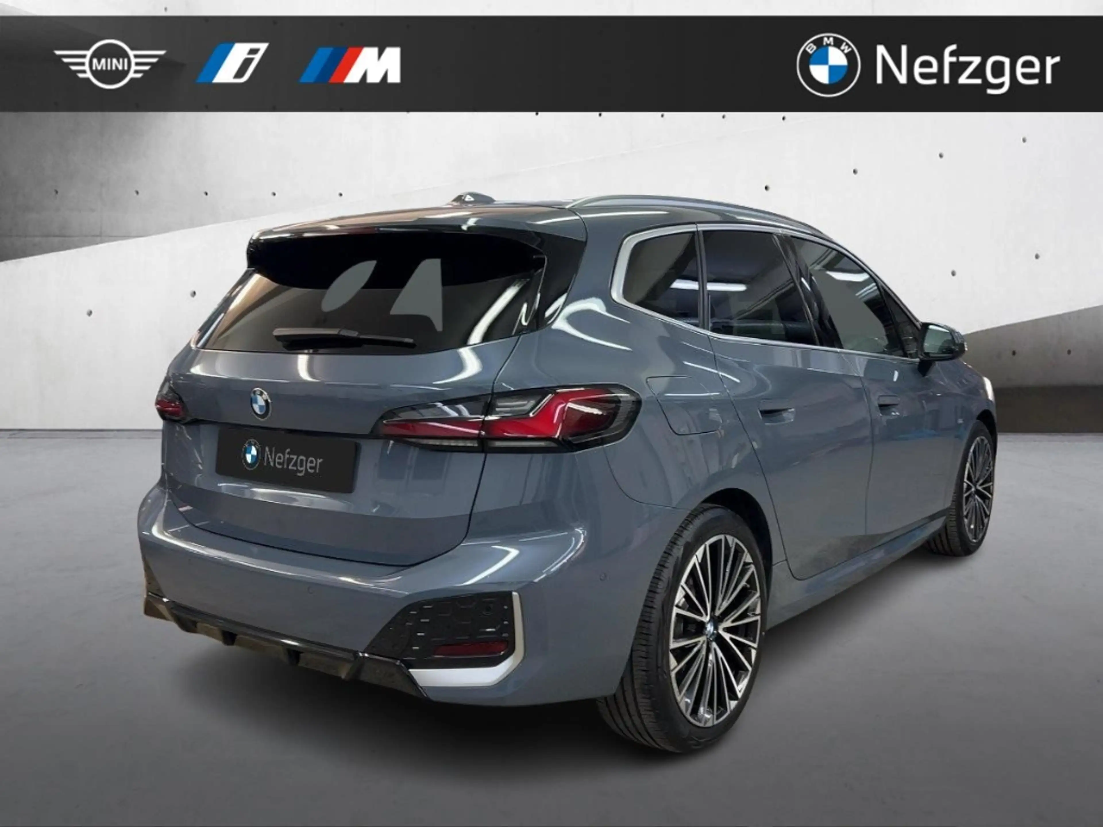 BMW 223 Active Tourer i M Sport Harm & Kar HUD PANO — photo 4