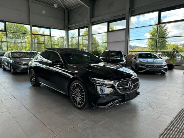 Mercedes-Benz E-Class view 4