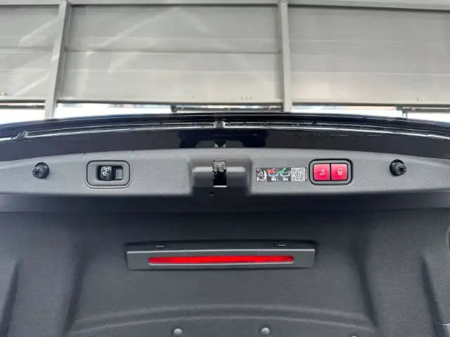Mercedes-Benz E-Class view 10