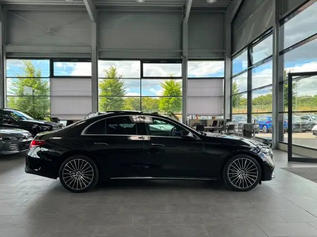 Mercedes-Benz E-Class view 5