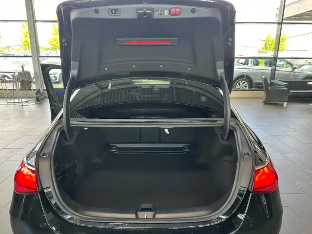 Mercedes-Benz E-Class view 9