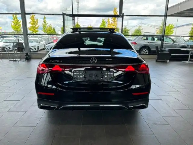 Mercedes-Benz E-Class view 7