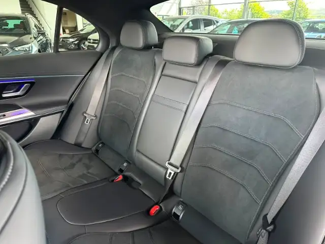 Mercedes-Benz E-Class view 24
