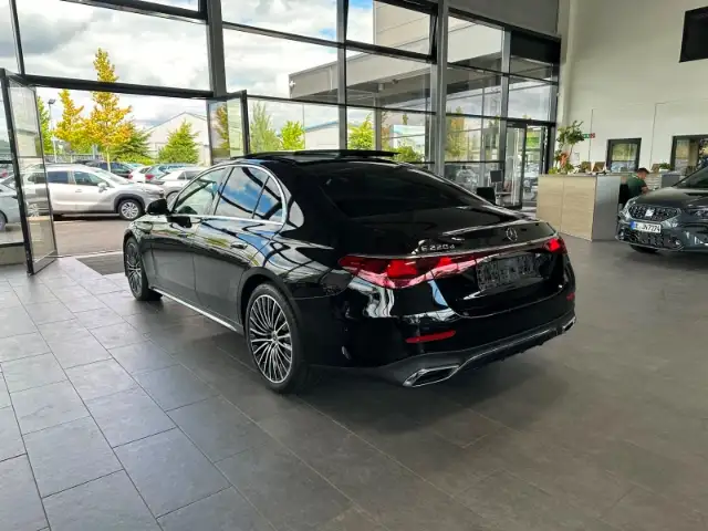 Mercedes-Benz E-Class view 11
