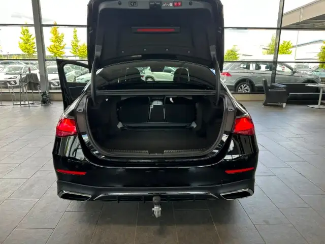 Mercedes-Benz E-Class view 8