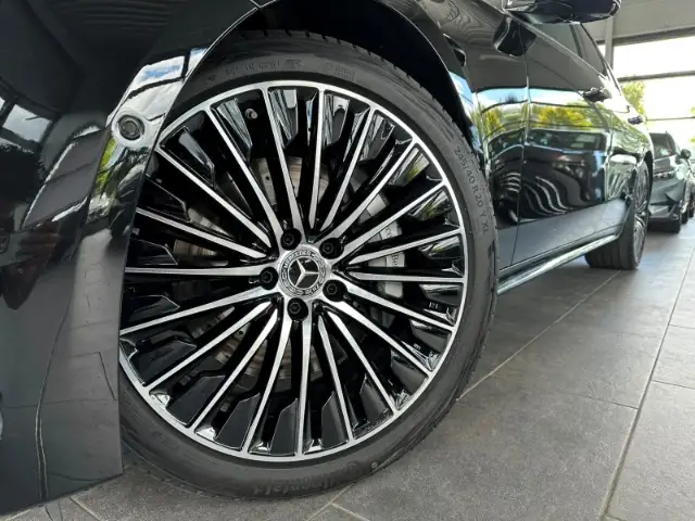 Mercedes-Benz E-Class view 2