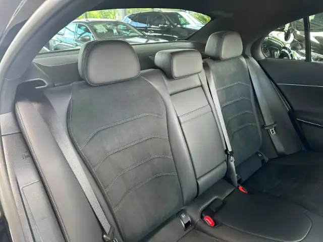 Mercedes-Benz E-Class view 26