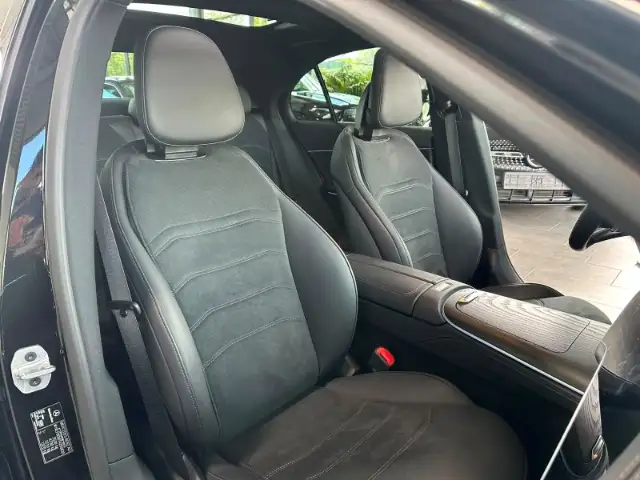 Mercedes-Benz E-Class view 14