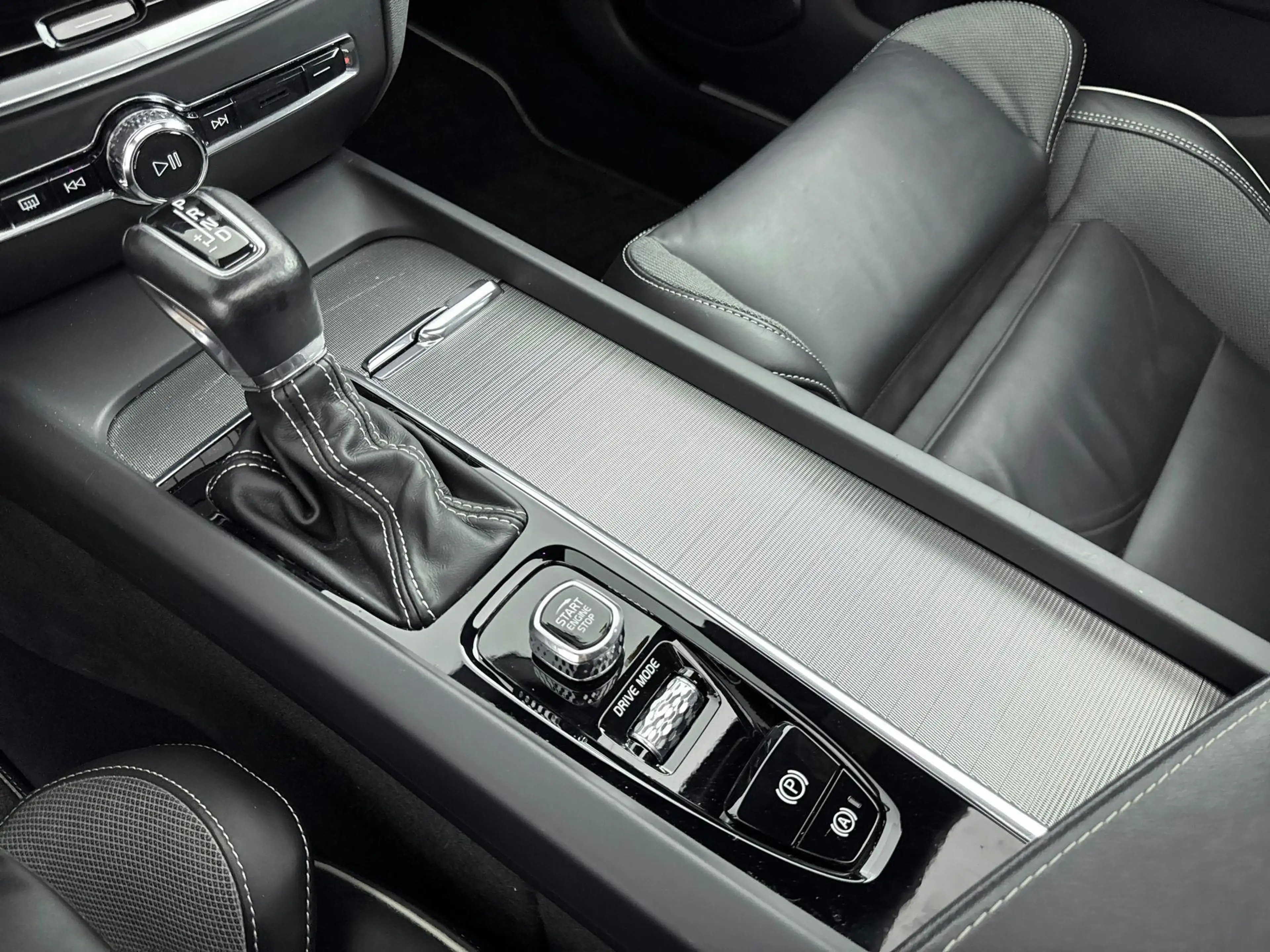 Volvo S60 2.0 T5 Intro Edition | Elektrisceh trekhaak 1800kg — photo 15