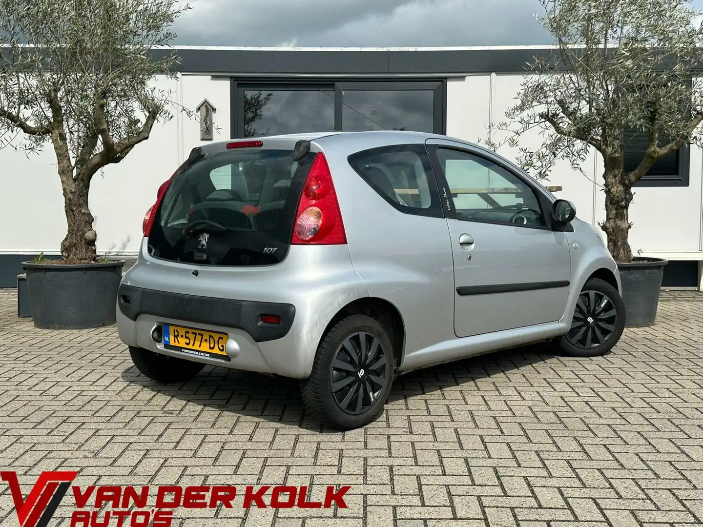 Peugeot 107 1.0-12V XR Airco Nieuwe APK! Grijs - 2