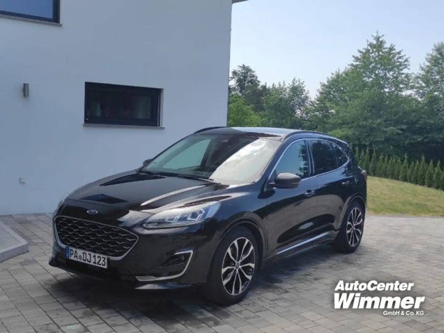 Ford Kuga 4x4, Standheizung inkl. Dachbox, Vignale Schwarz - 2