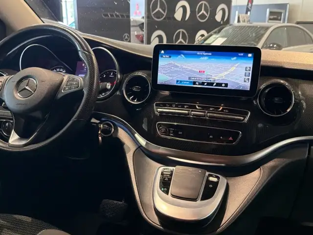 Mercedes-Benz V-Class view 8