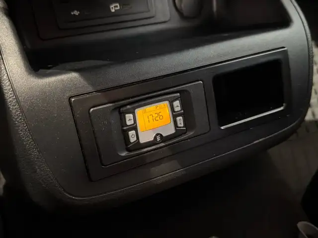 Mercedes-Benz V-Class view 9