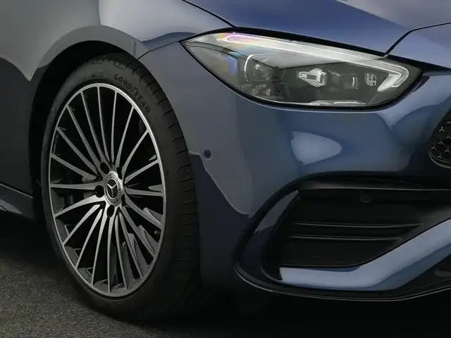 Mercedes-Benz C-Class view 9