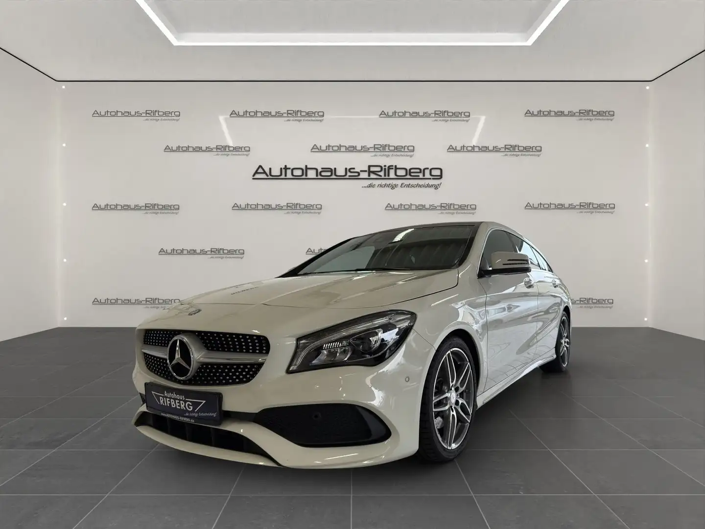 Mercedes-Benz CLA 220 4M AMG/AHK/LED/NAV/KA/PAN Weiß - 1