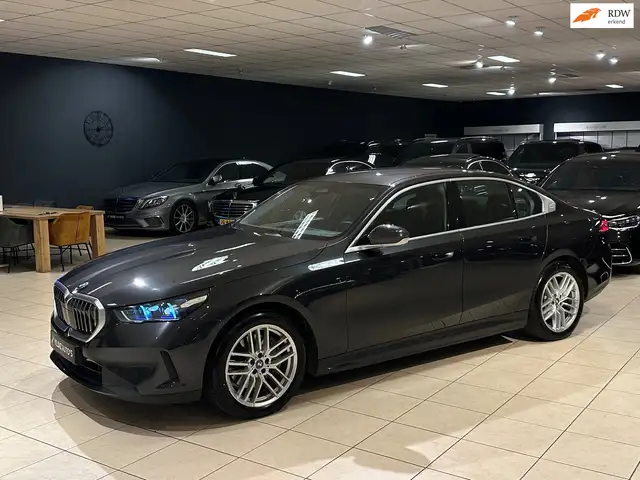 BMW i5 EDrive40 Business Edition|1Eig.|AMBIENT|LEDER|SOH9
