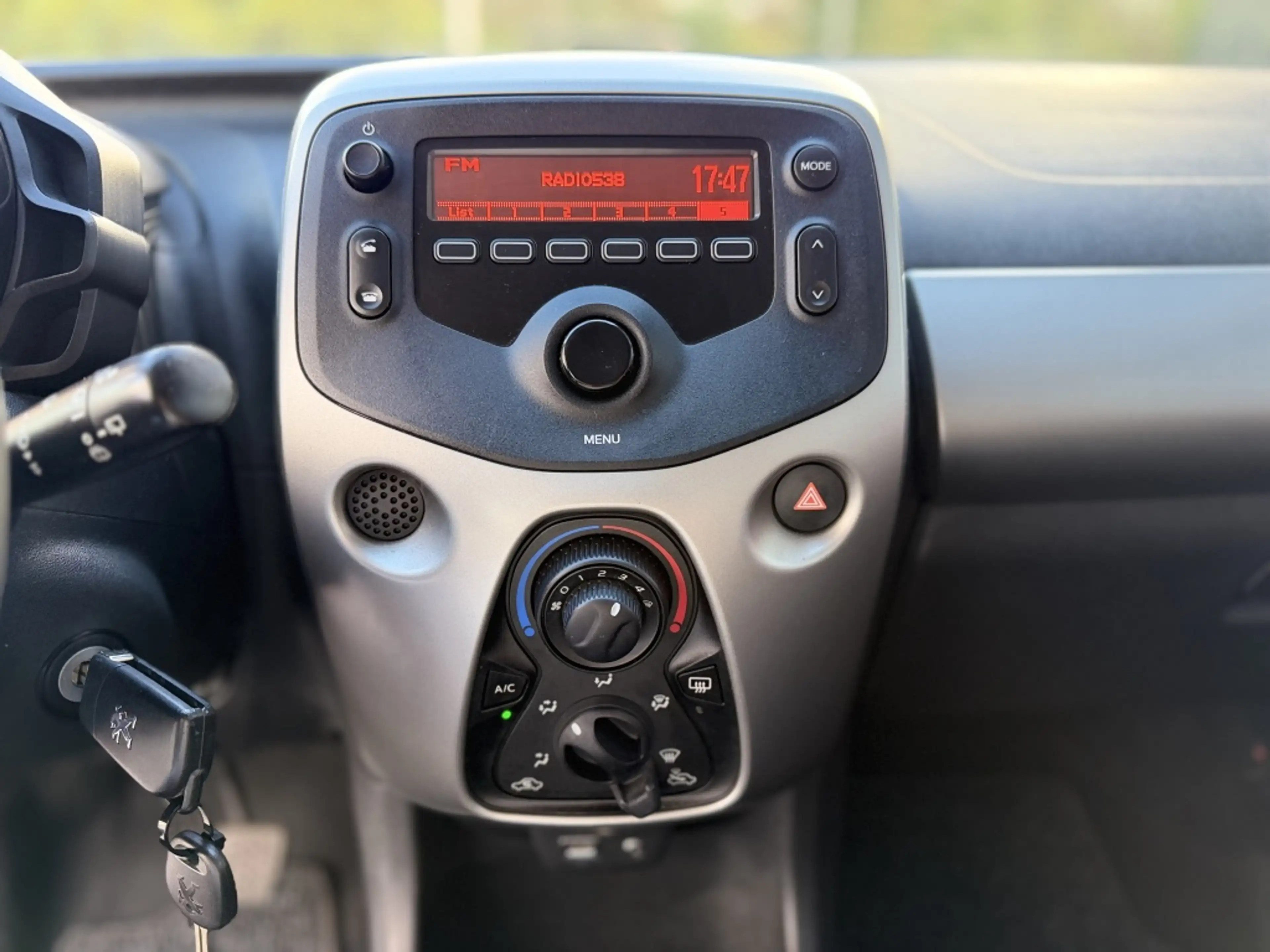 Peugeot 108 1.0 VTi AUTOMAAT! Airco*Bleutooth 56.000 Km! — photo 11