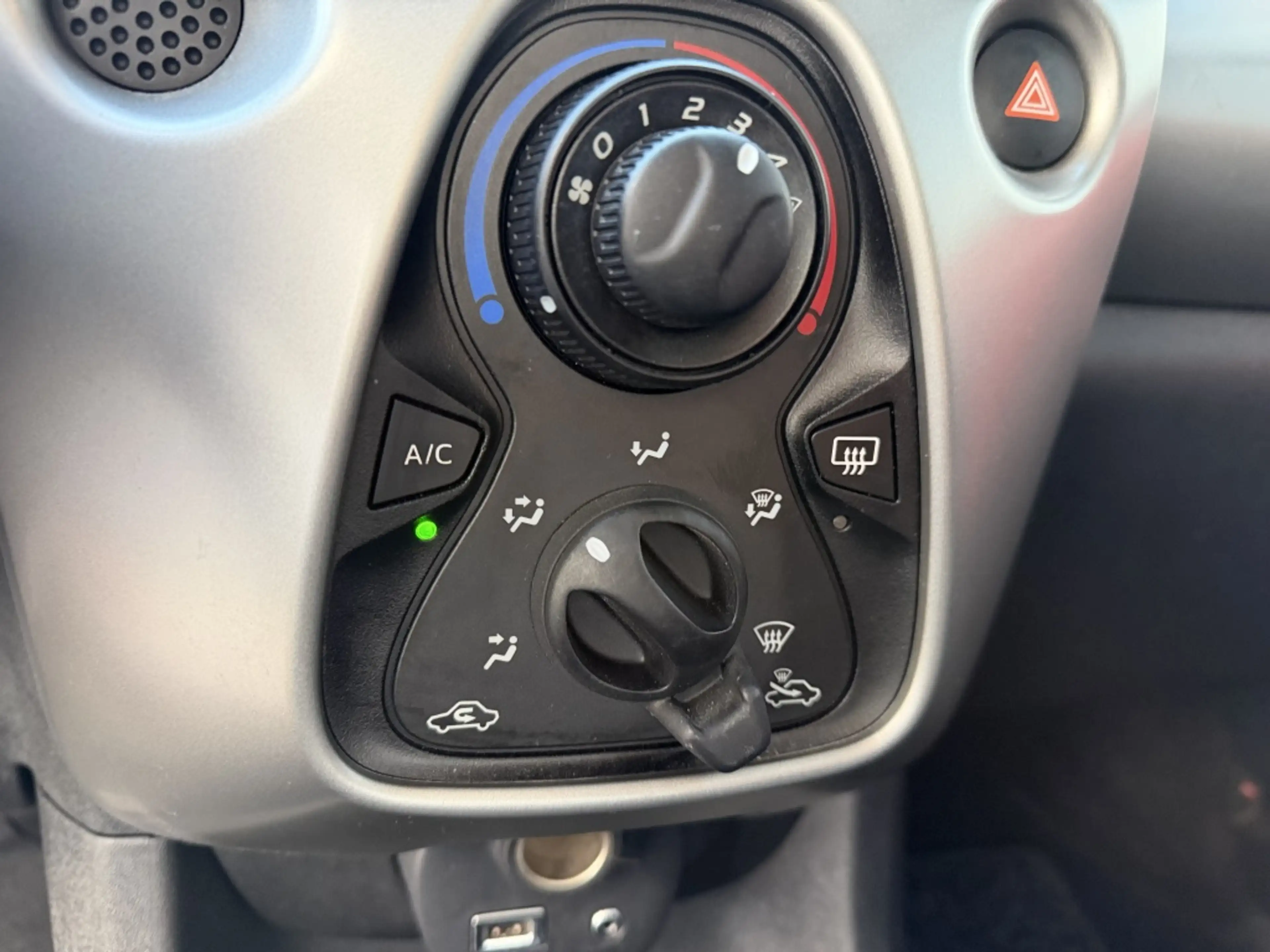 Peugeot 108 1.0 VTi AUTOMAAT! Airco*Bleutooth 56.000 Km! — photo 12