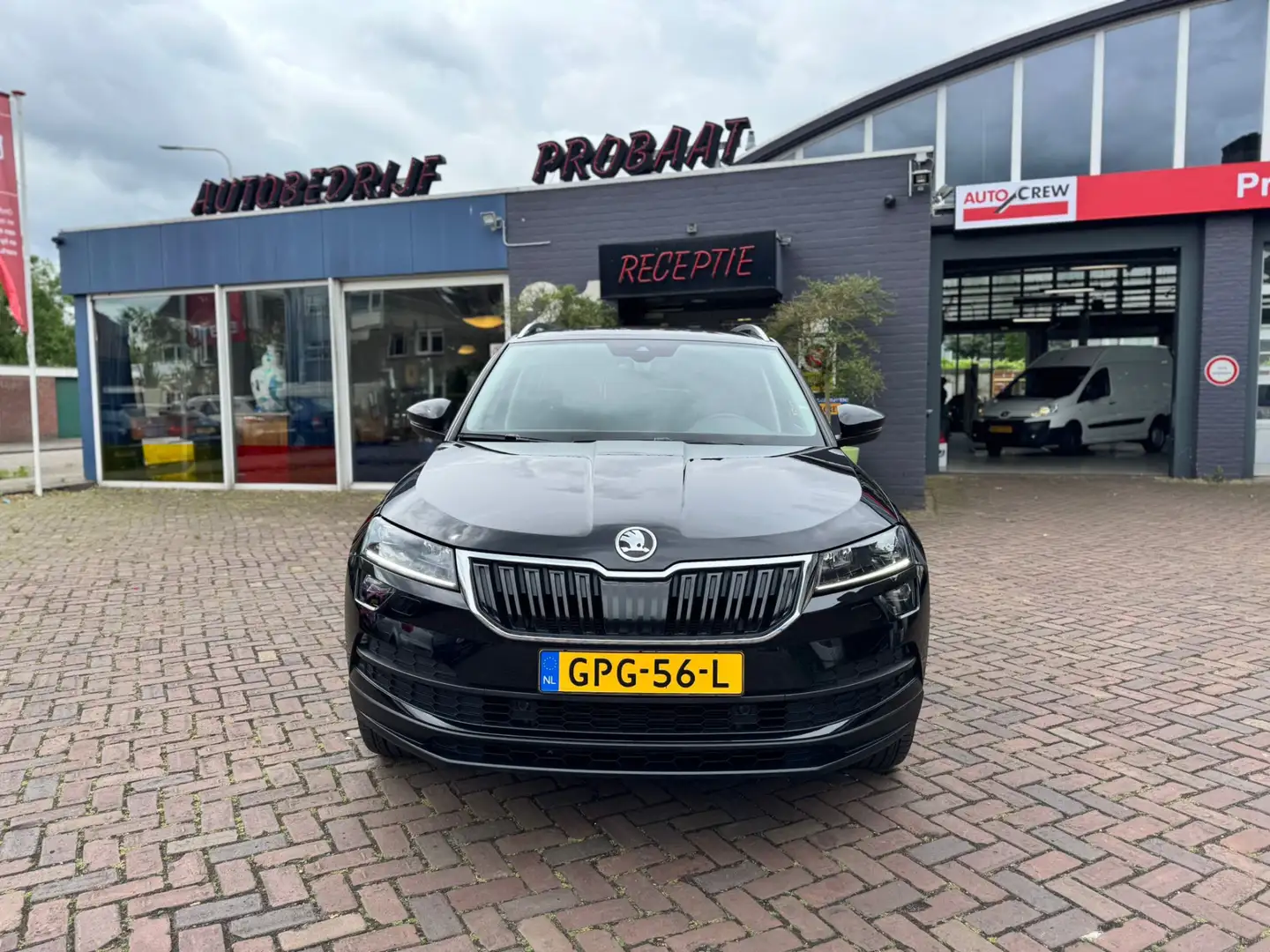 Skoda Karoq 1.5 TSI ACT Business Edition Plus Zwart - 2